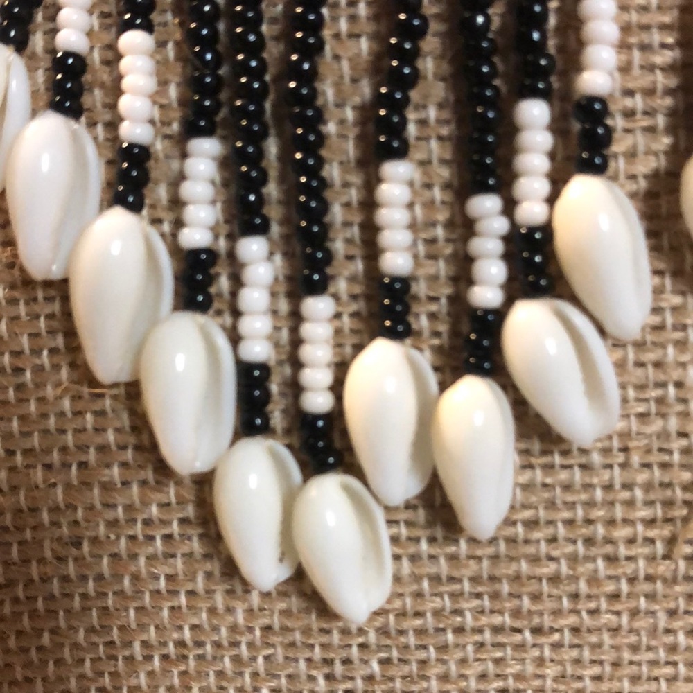 Shell Necklace - Picture 3 of 4